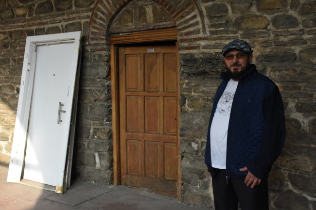 Bursa tarihi handaki çelik kapı sökülerek yerine orijinali takıldı